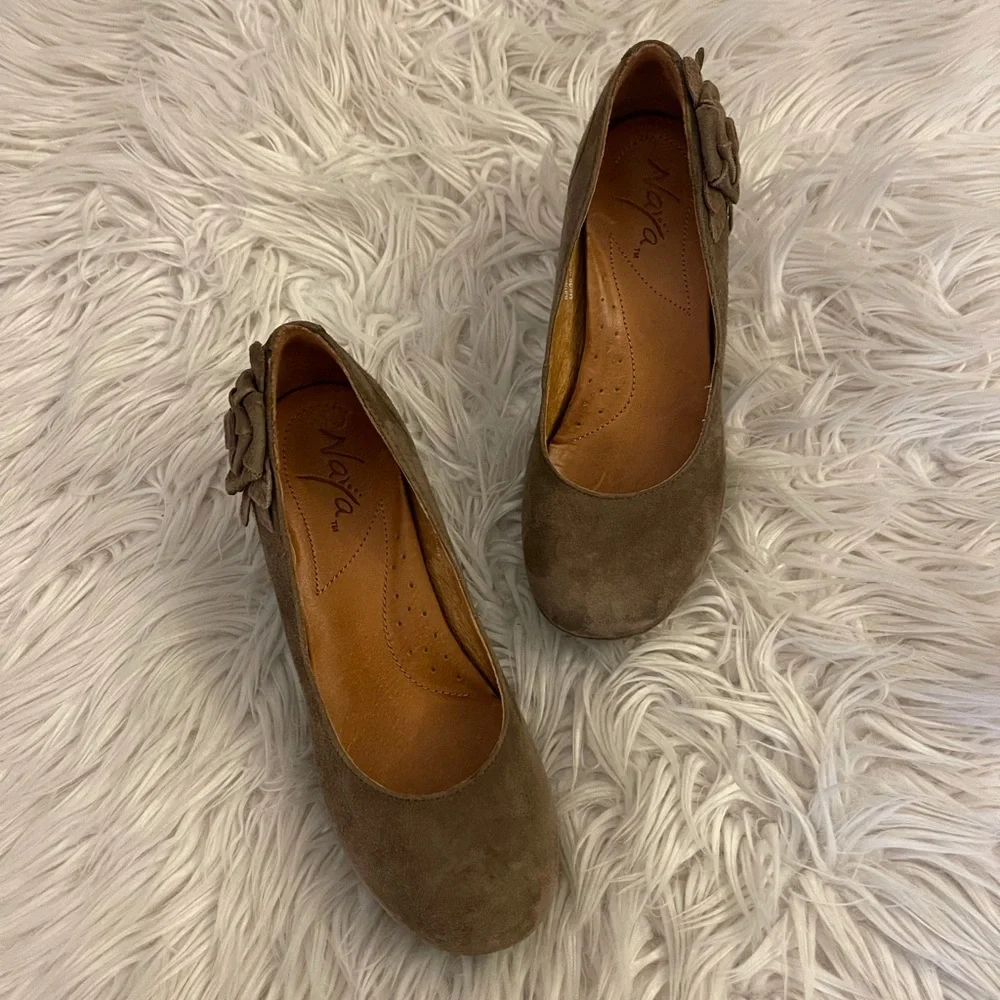 Anthropologie | Taupe suede | Naya Bakula heel - Picture 2 of 15